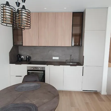 Cozy Night And Day Apartment