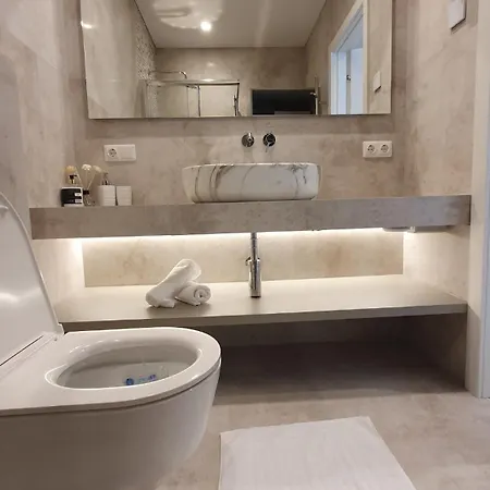 Cozy Night And Day Apartment